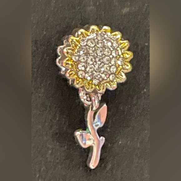Sunflower Charm - Picture 3 of 5